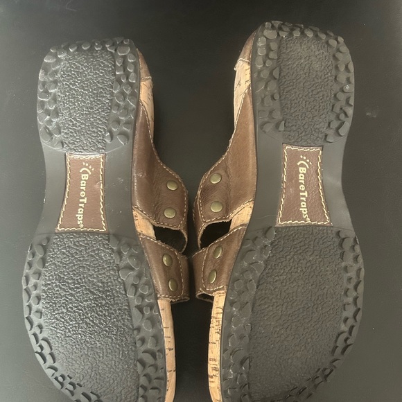 Bare Trap sandals. New in box. IS 8.5 but fits small. - Picture 4 of 6